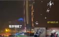 25日晚，重庆朝天门上百架无人机集体失控撞楼坠落，引网友吐槽（图片来源：网络）