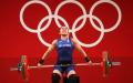 菲律宾30岁的女子举重选手迪亚斯，夺得55KG举重冠军。（Chris Graythen/Getty Images）