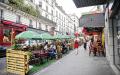 巴黎市区一家餐馆的临时露台（CHRISTOPHE ARCHAMBAULT/AFP via Getty Images）