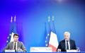 2022年9月26日，法国经济部长勒梅尔（Bruno Le Maire）（右）和法国经济部负责公共账目的部长及代表阿塔尔（Gabriel Attal）（左）举行新闻发布会，介绍2023年财政法案。（STEPHANE DE SAKUTIN/AFP via Getty Images）