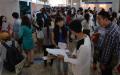 中国大学生找工作难，招聘会人满为患。（图片来源：Getty Images）