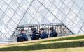 卢浮宫被盗当日（LAURENT CARON/Hans Lucas/AFP via Getty Images）