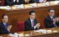 中共国家主席胡锦涛（中）、国务院总理温家宝（左）和全国人大常委会委员长吴邦国（右）在中国人民政治协商会议第十一届全国委员会开幕式上。（图片来源：LIU JIN/AFP via Getty Images）
