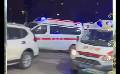 河北唐山一起交通事故伤1人，却来了3辆救护车。（图片来源：视频截图）