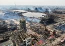 从大爆炸发生后的空拍画面可见，盐城涉事厂区已被完全摧毁，核心区出现巨坑，现场仍有浓烟。（AFP/Getty Images)