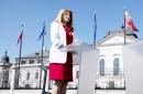 2019年3月31日，新当选的斯洛伐克总统查普托娃在该国总统府前发表讲话。(AFP/Getty Images)