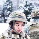 高天才顶着零下十几度的气温，在雪地里训练。（视频截图）