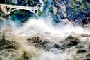 云南省丽江虎跳峡的洪水 (Getty Images)