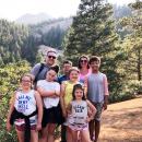 霍沃德夫妇和他们的孩子们。（Facebook）