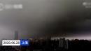 中国南方暴雨仍在持续、湖北宜昌出现汛情之际，毗邻三峡大坝的湖北另一城市荆门市，28日又出现龙卷风。同日，上海则出现 “ 一秒天黑、一秒暴雨 ” 异象。