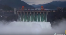 新安江水库九孔泄洪，千岛湖渔业每日损失超1500万。  (视频截图)