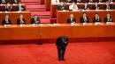 2022年10月16日，中共党魁习近平在北京人民大会堂举行的中国共产党第二十次代表大会开幕式上鞠躬致意。（图片来源：NOEL CELIS/AFP via Getty Images）