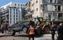 2026年3月24日，在以色列特拉维夫（Tel Aviv），以色列安全部队人员和紧急服务人员聚集在一处伊朗导弹袭击现场。（图片来源：Getty Images）