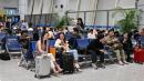 2025年4月12日，旅客们在中国浙江的义乌机场候机。（图片来源：ADEK BERRY/AFP via Getty Images）