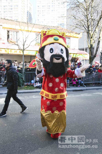 巴黎13区新年彩妆大游行(图组3)