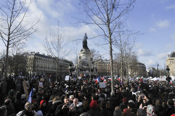 巴黎反恐大游行150万人 史无前例 (图组4) La plus grande manifestation enregistrée dans l'histoire de France (IV)