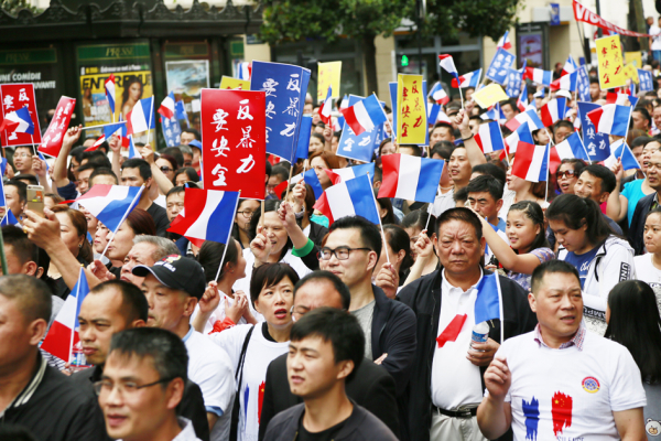 2016年8月21日，巴黎北郊奥拜维利耶市华人大游行场景。(摄影：李牧/看中国)