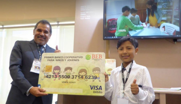 何塞在家乡阿雷基帕创立了Bartselana Student Bank。 何塞在家乡阿雷基帕创立了Bartselana Student Bank。