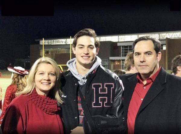 小布拉德与父母