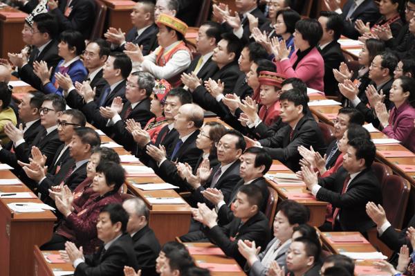 参加人大会议的官员 (AFP/Getty Images)