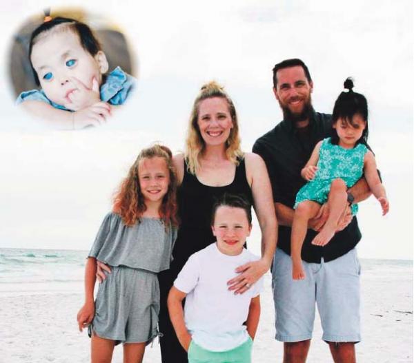 中国女孩Primrose和她的养父母一家