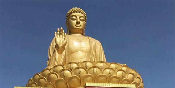 被拆毁前的铜坐佛像