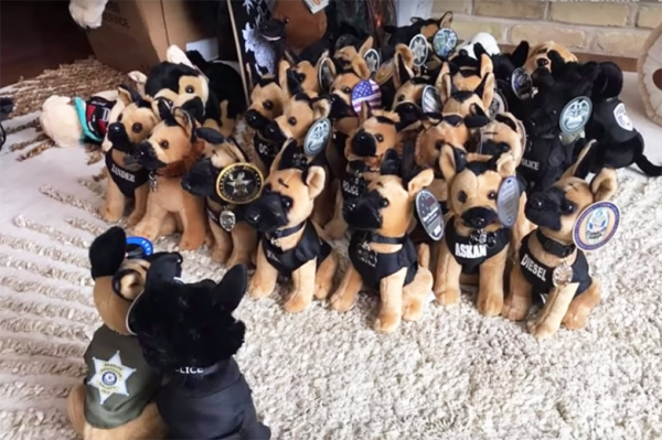 警察叔叔留给艾玛的狗狗玩偶 (图片来源:Facebook截图)