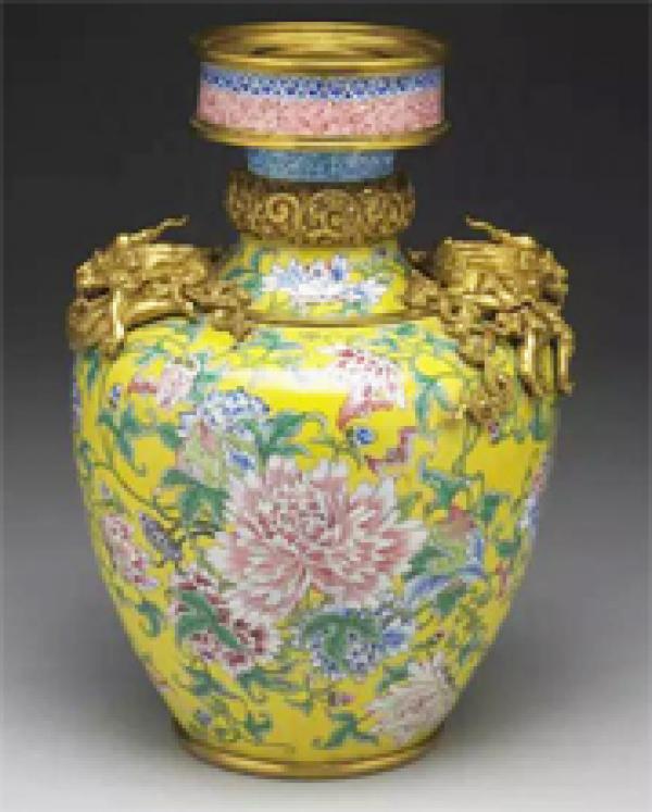 清 雍正 铜胎画珐琅黄地牡丹纹蟠龙瓶