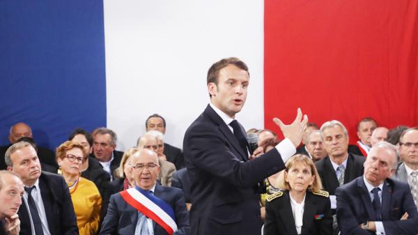 马克龙4月4日在科西嘉岛参加最后一次总统辩论。(AFP/Getty Images)