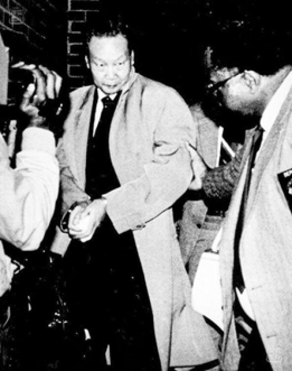 潜伏在美国中情局里30年之久的中共间谍金无怠(中)被捕, 事件轰动了世界,外媒广泛对此进行了报导。