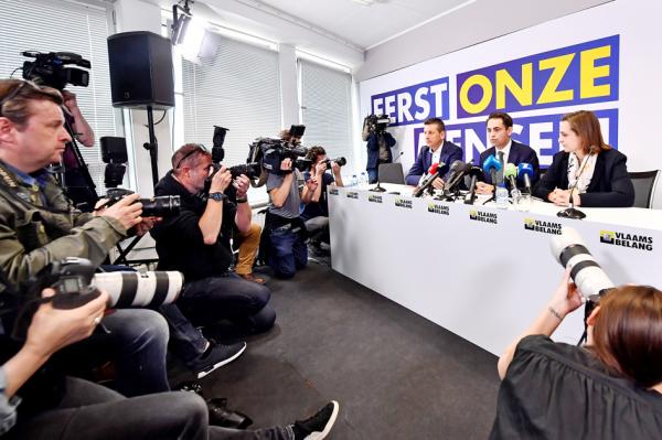 2019年5月27日,在联邦、地区和欧洲议会选举后,Vlaams Belang的成员在布鲁塞尔召开新闻发布会。(AFP/Getty Images)