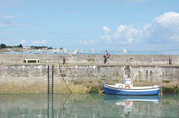 拉弗洛特小镇港口（Pline/维基百科）
