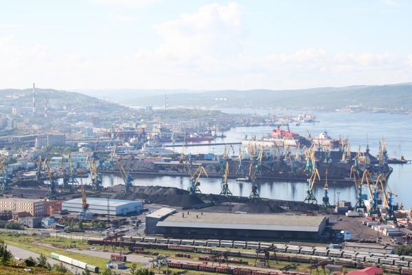 北极圈最大城市莫曼斯克(维基百科)