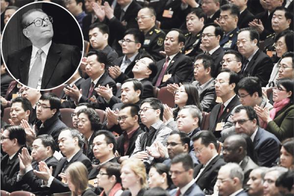 大图:参加两会的代表 (AFP/Getty Images) / 左上图:江泽民