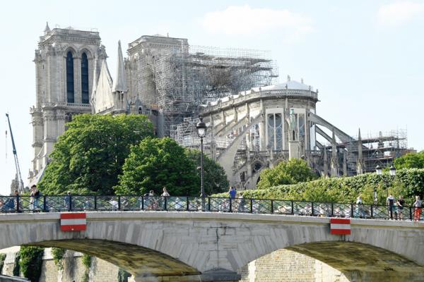 巴黎圣母院的修复工作正在紧锣密鼓的进行中。(AFP/Getty Image)