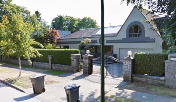 饶陆华为李佩佩在温哥华的超级富人区买下的一栋房子