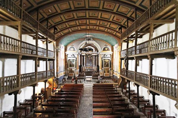 圣母升天教堂内景(Ddalbiez/维基百科CC BY-SA 3.0)