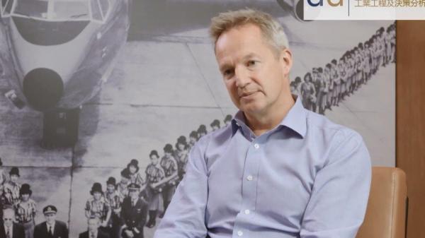 香港国泰航空CEO最近“被辞职”,当北京当局要求他交出罢工名单时,竟然做出了让网友们震撼与感动的举动。