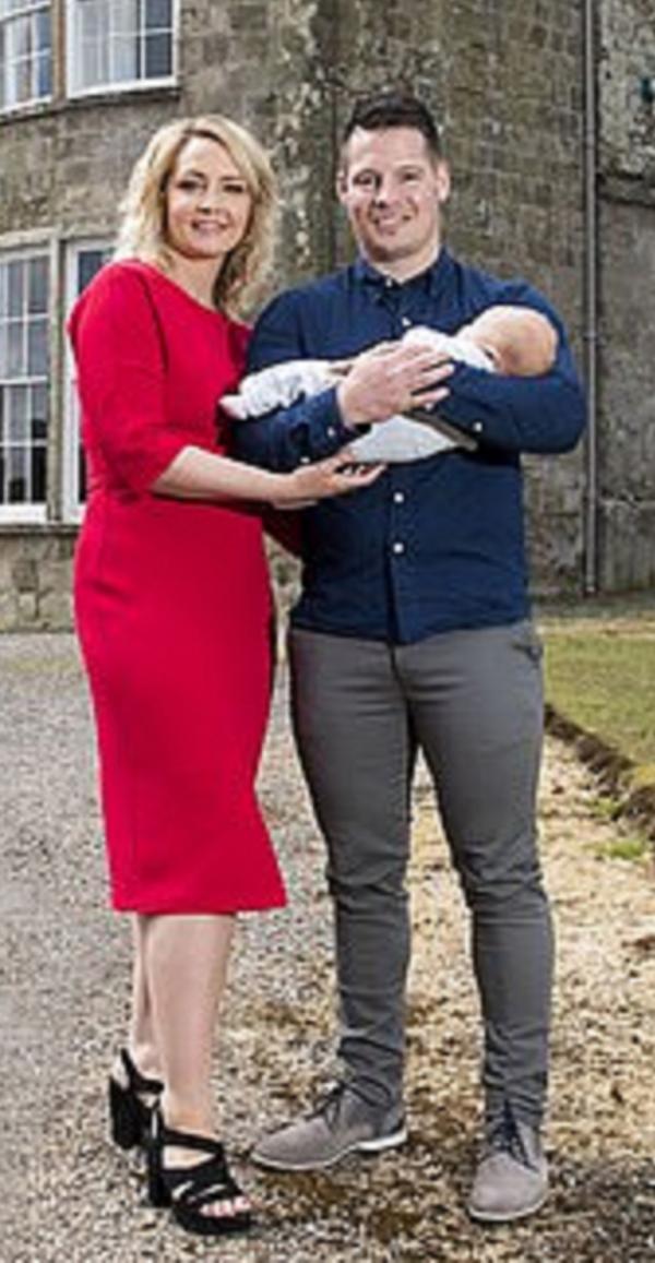 乔登、凯蒂和他俩刚刚出生的儿子搬入了这座庄园。(Facebook)