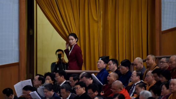 中共官场“大官大贪”、“小官巨贪”丑闻频频曝出。仅在21日当天,就有两名厅级亿元贪官受审。