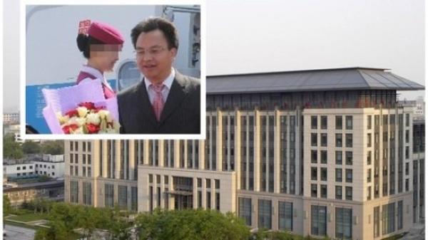 万庆良(小图)被指向中组部高官献上美女空姐作“人肉贿赂”