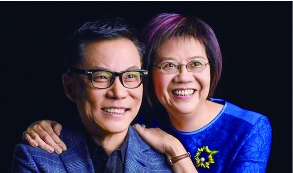 随着当当网由盛而衰，掌门夫妻23年的婚姻也走到尽头。图为李国庆（左）与俞渝（右）。