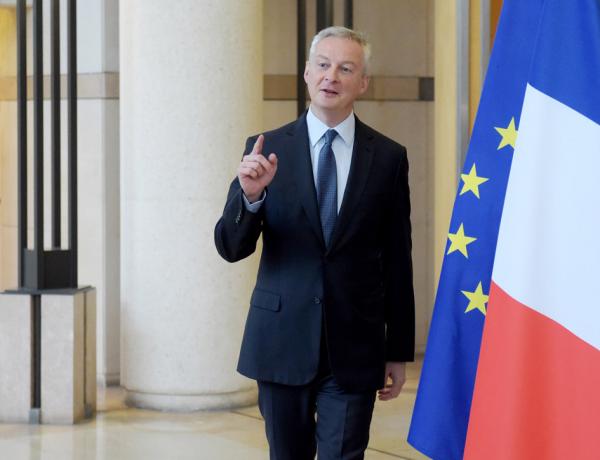 10月30日,法国标致雪铁龙集团(PSA)和菲亚特克莱斯勒集团(FCA)宣布联手后,经济部长勒梅尔(Bruno Le Maire)召开记者发布会。(AFP/Getty Images)