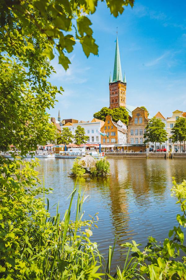 石荷州的历史名城吕贝克（123RF）