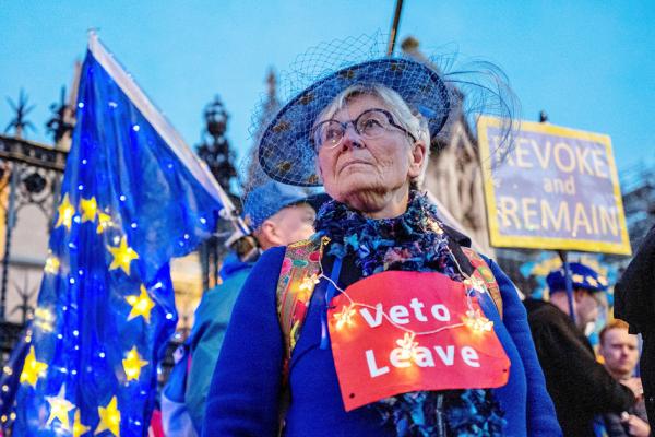 2019年11月4日,反脱欧人士在伦敦国会大厦外面示威。(Getty Images)