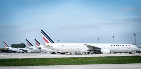 法铁及法航工会将于12月5日发起罢工,以反对退休改革。(AFP/Getty Images)