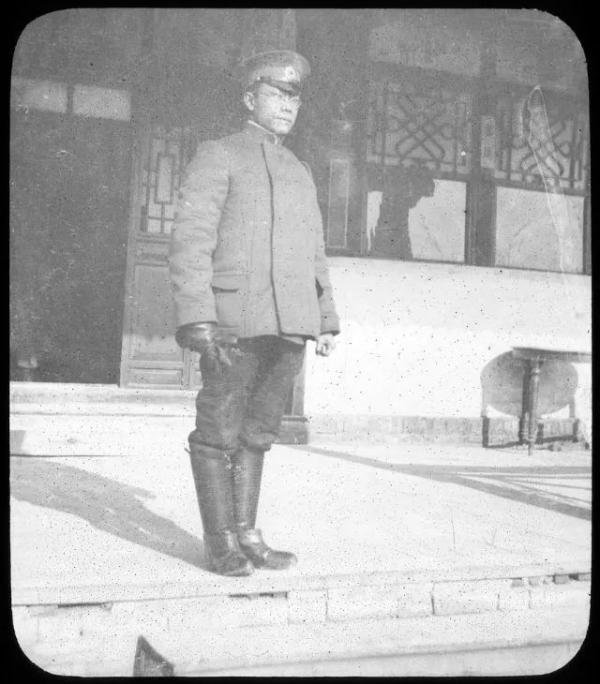 身穿戎装的伍连德