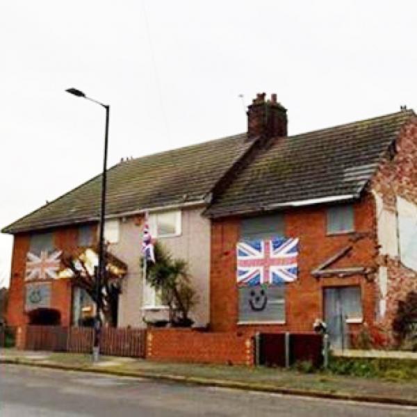 英国老汉Charlie Wright居住的房子