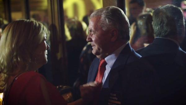 老板大方的分享让许多员工感动的流泪。