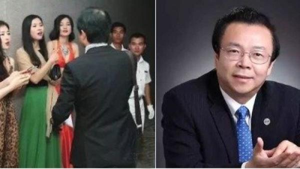 近日网络热传的一篇题为“他把100多个情人安置在一个小区,所有的孩子都喊他爸爸”的文章。(网页截图)